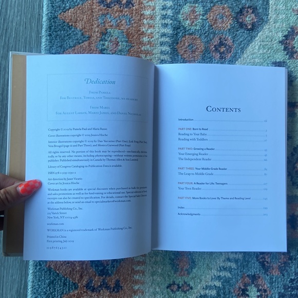 How to Raise a Reader hardcover book Barnes & Noble exclusive edition w/ poster - Picture 8 of 12